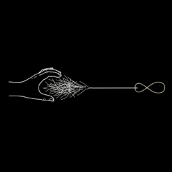 Metáfora visual sobre soltar el control y permitir el flujo de la realidad.